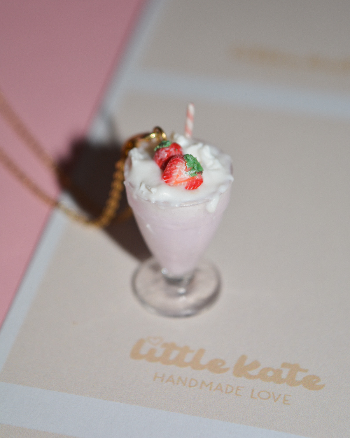 Κολιέ ''Milkshake φράουλα''