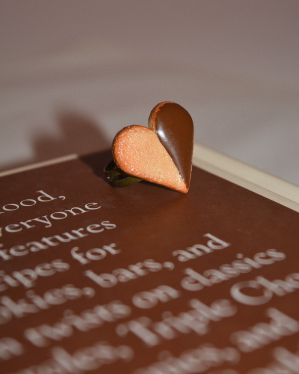 Δαχτυλίδι ''Μπισκότο καρδιά με σοκολάτα''